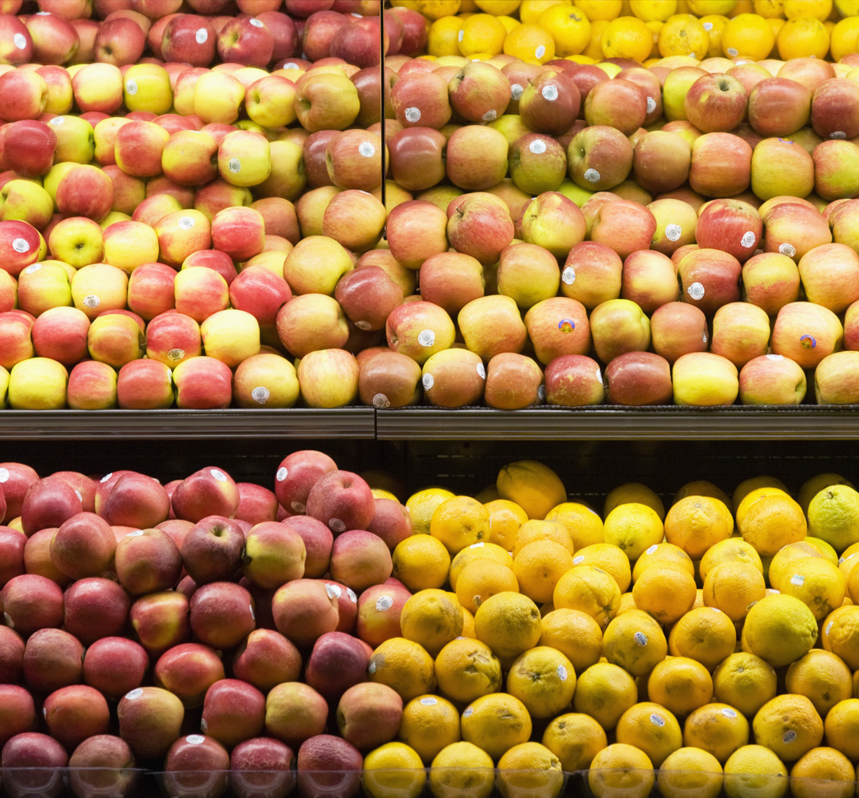 Pasillo de las frutas de un supermercado.